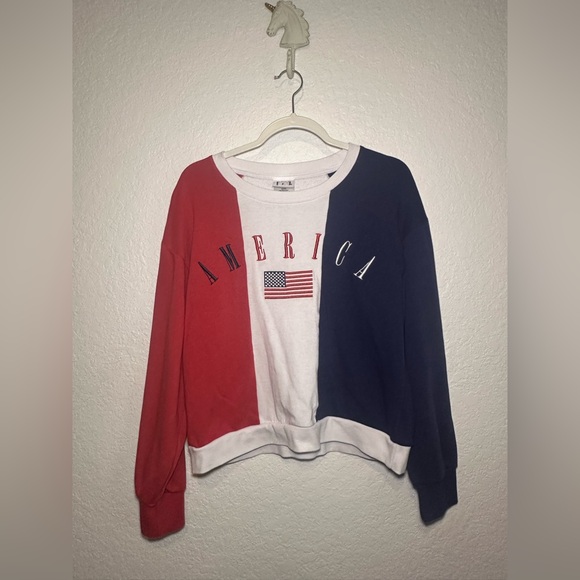 IML Medium Crew Women 4th of July America Graphic Sweatshirt Red, White & Blue - Picture 7 of 8